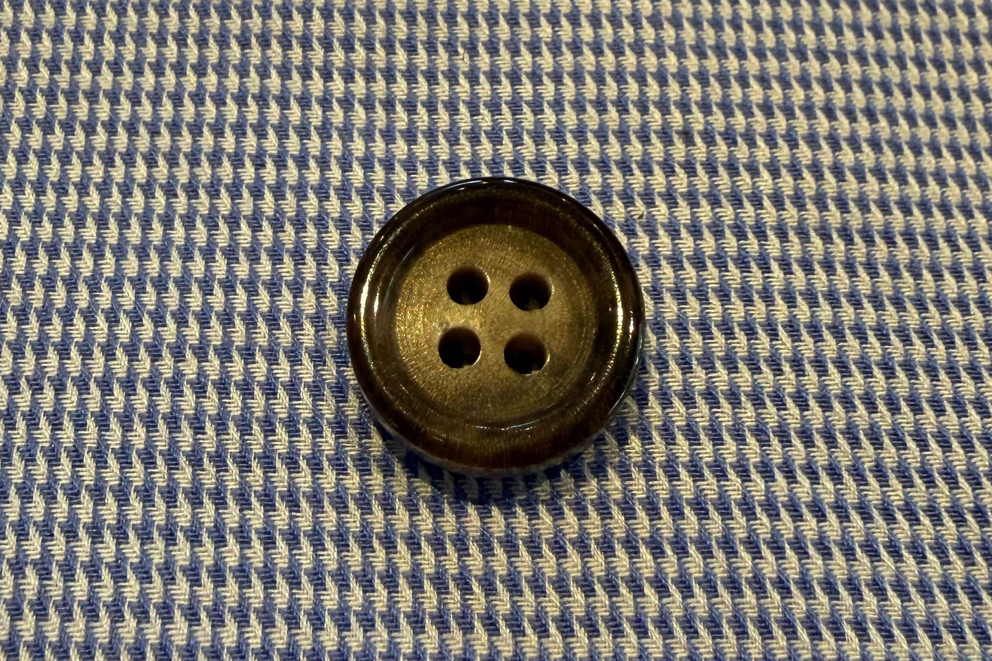 Bouton de costume en corne de buffle