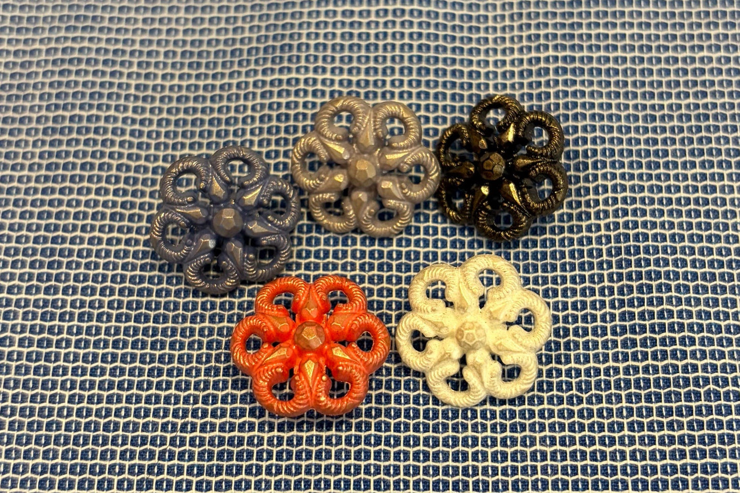 Tige de fleur en plastique (cinq coloris)
