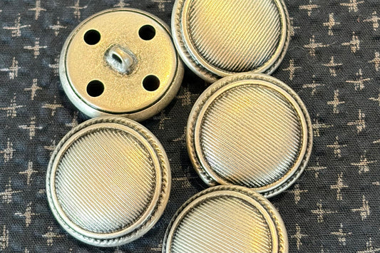 Bouton en métal argent foncé