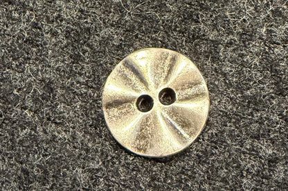 Bouton en métal bicolore