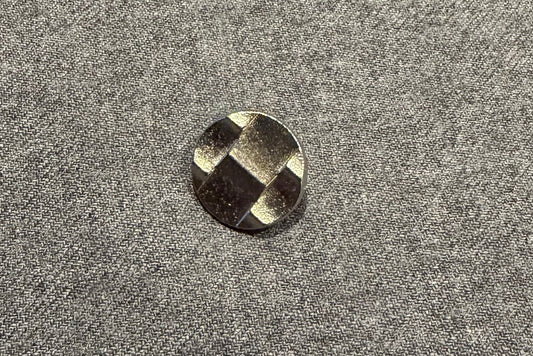 Bouton métallique à tige pour chemises