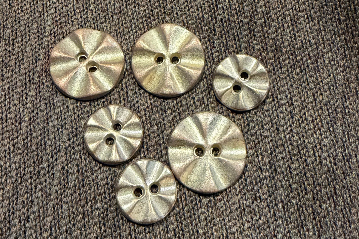 Bouton métallique bicolore en deux tailles