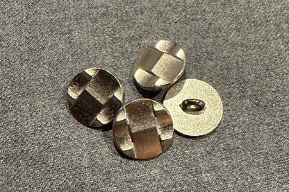 Bouton métallique à tige pour chemises
