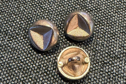 Bouton à queue métallique en trois tailles