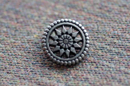 Bouton à queue argent foncé