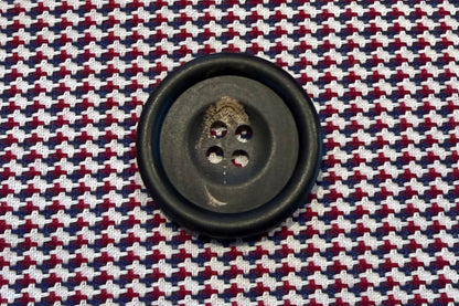 Bouton en corne naturelle au fini mat (trois tailles)