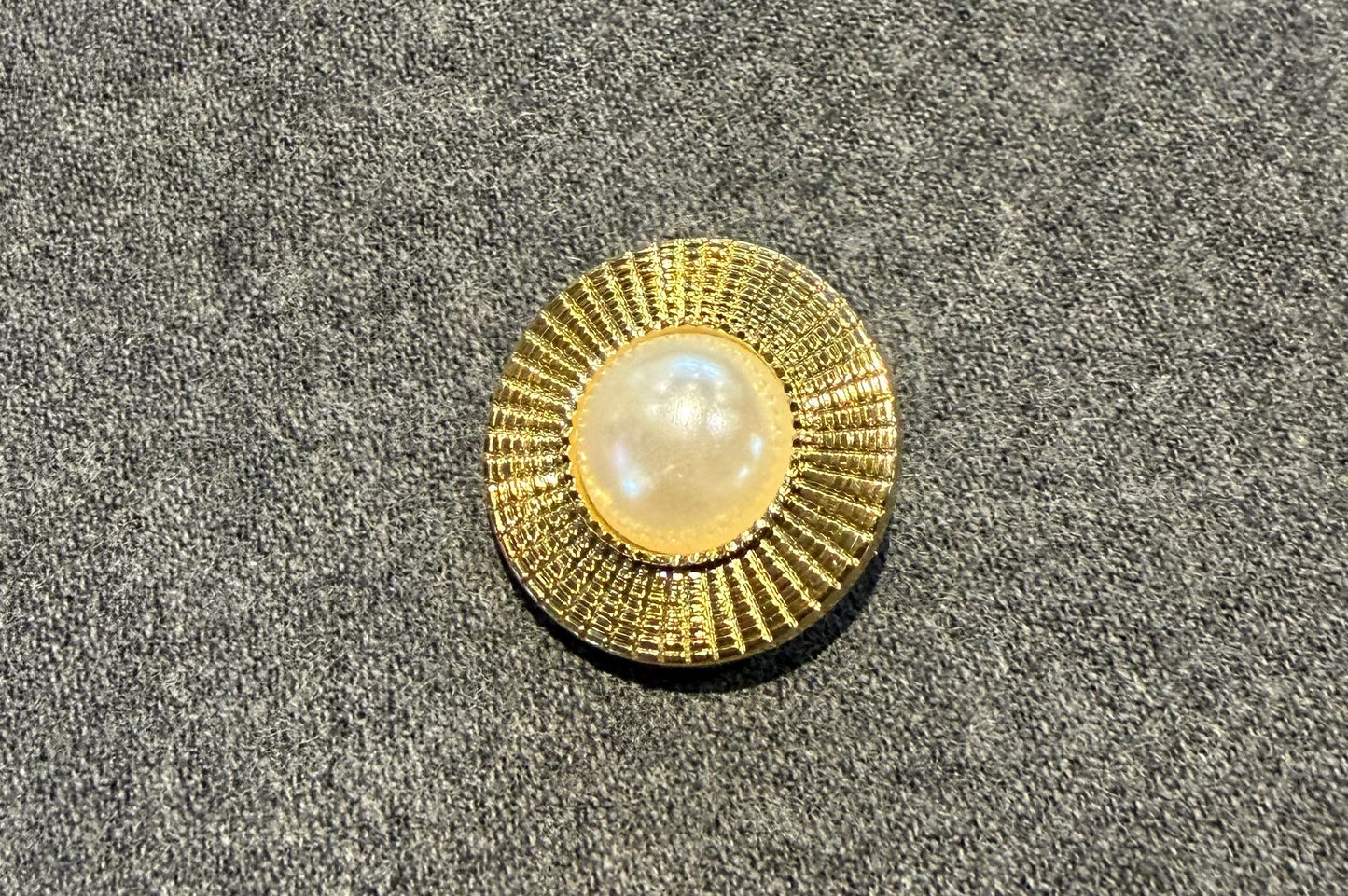 Bouton à queue orné d'or et de perles (lot de 6)