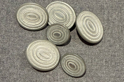 Ensembles de boutons gris à queue en 2 tailles