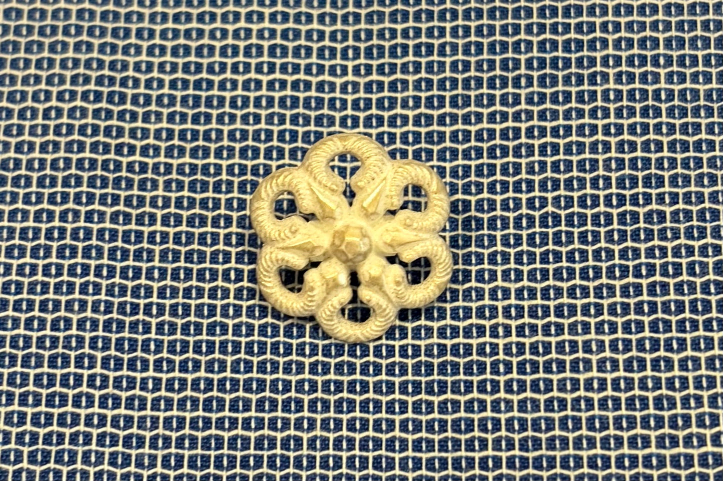 Tige de fleur en plastique (cinq coloris)