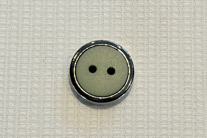 Bouton en résine avec cadre argenté (cinq couleurs)