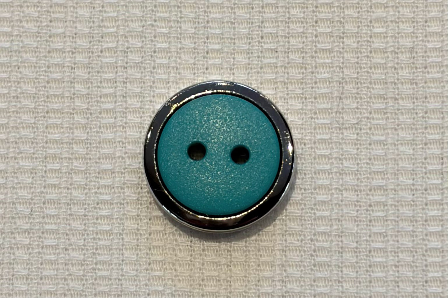 Bouton en résine avec cadre argenté (cinq couleurs)