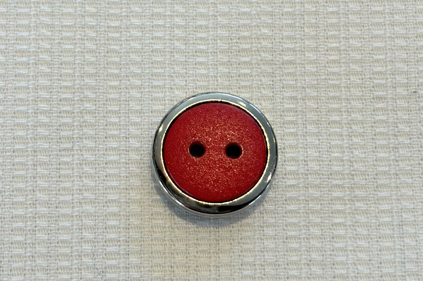 Bouton en résine avec cadre argenté (cinq couleurs)