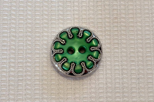 Bouton motif floral avec détails argentés