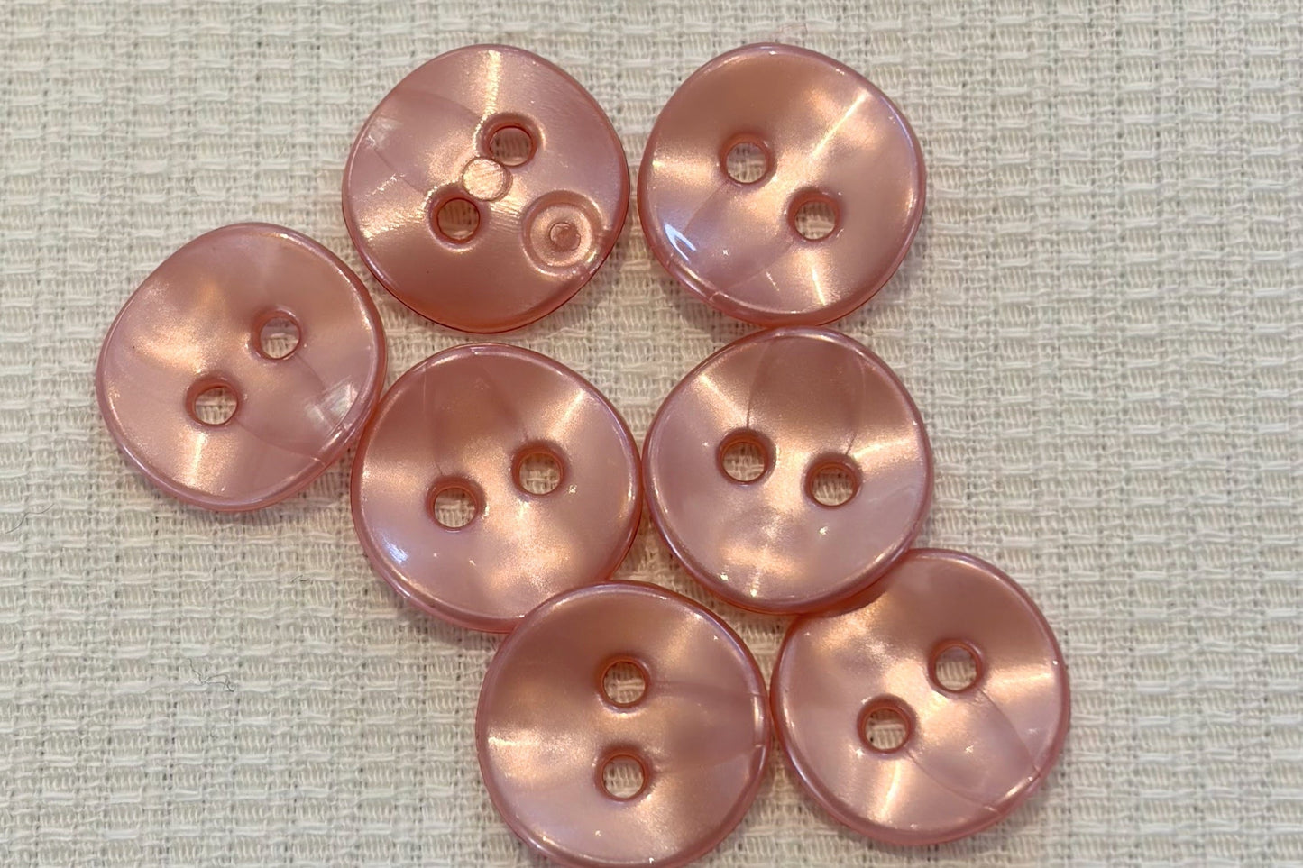 Bouton de chemise ondulé en plastique (cinq couleurs)