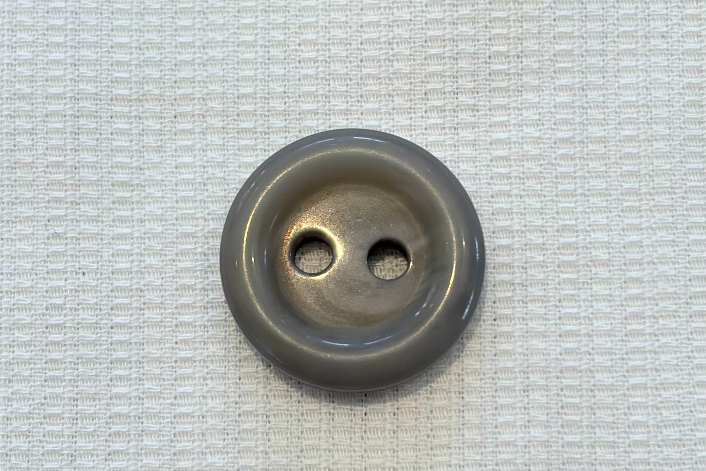 Bouton en résine (deux tailles, plusieurs couleurs)