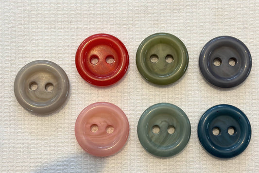 Bouton en résine (deux tailles, plusieurs couleurs)