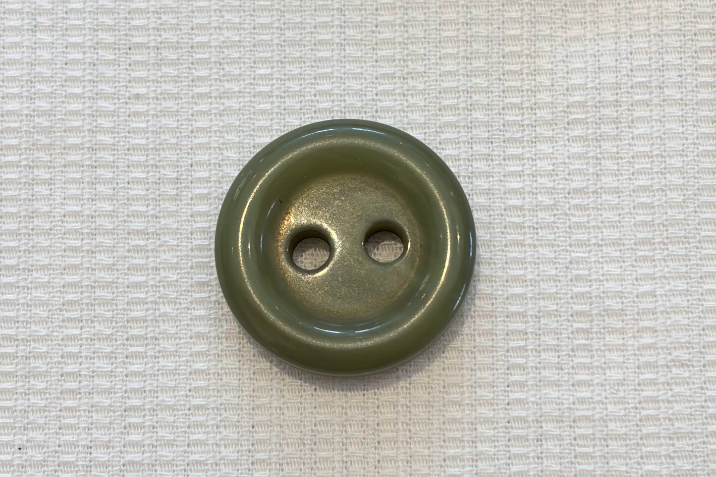 Bouton en résine (deux tailles, plusieurs couleurs)