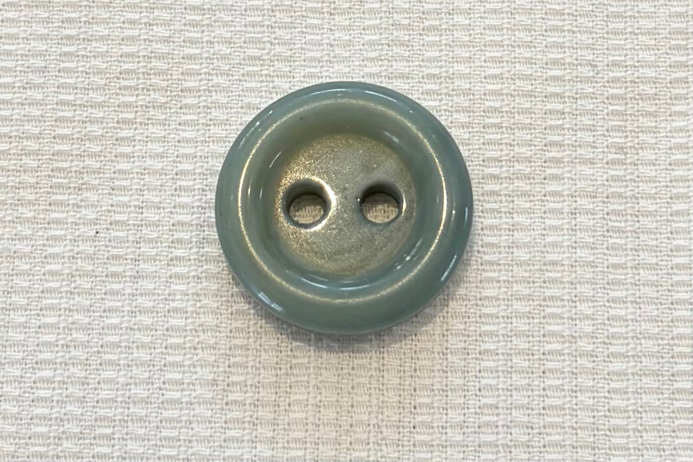 Bouton en résine (deux tailles, plusieurs couleurs)