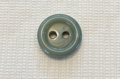 Bouton en résine (deux tailles, plusieurs couleurs)