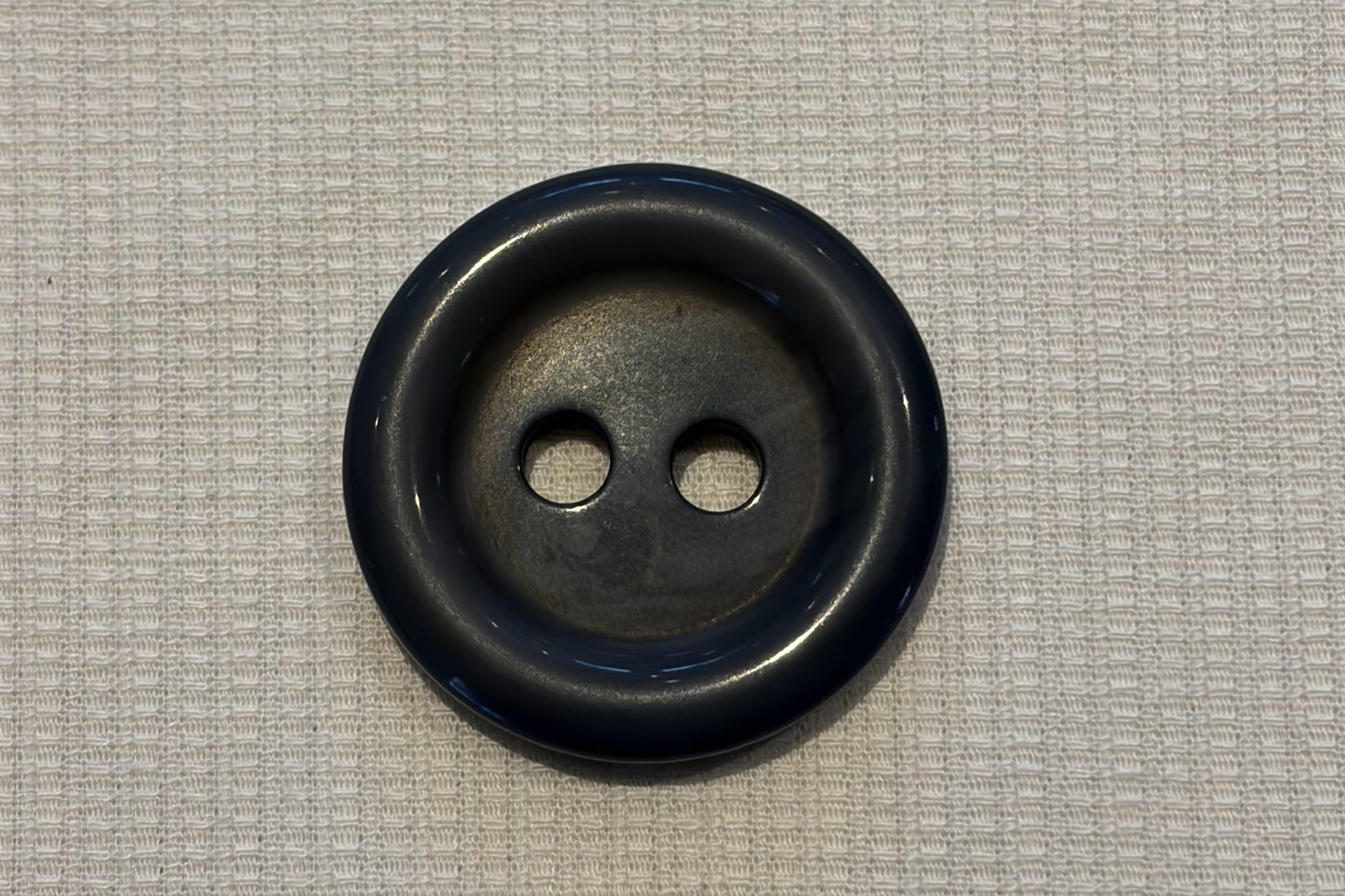 Bouton en résine (deux tailles, plusieurs couleurs)