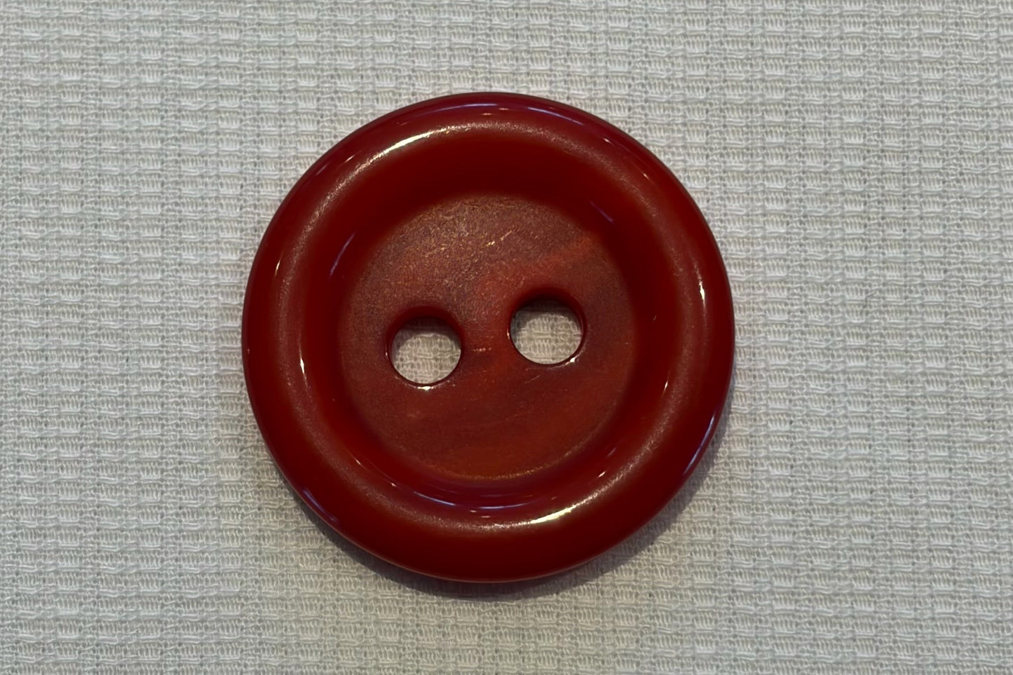 Bouton en résine (deux tailles, plusieurs couleurs)