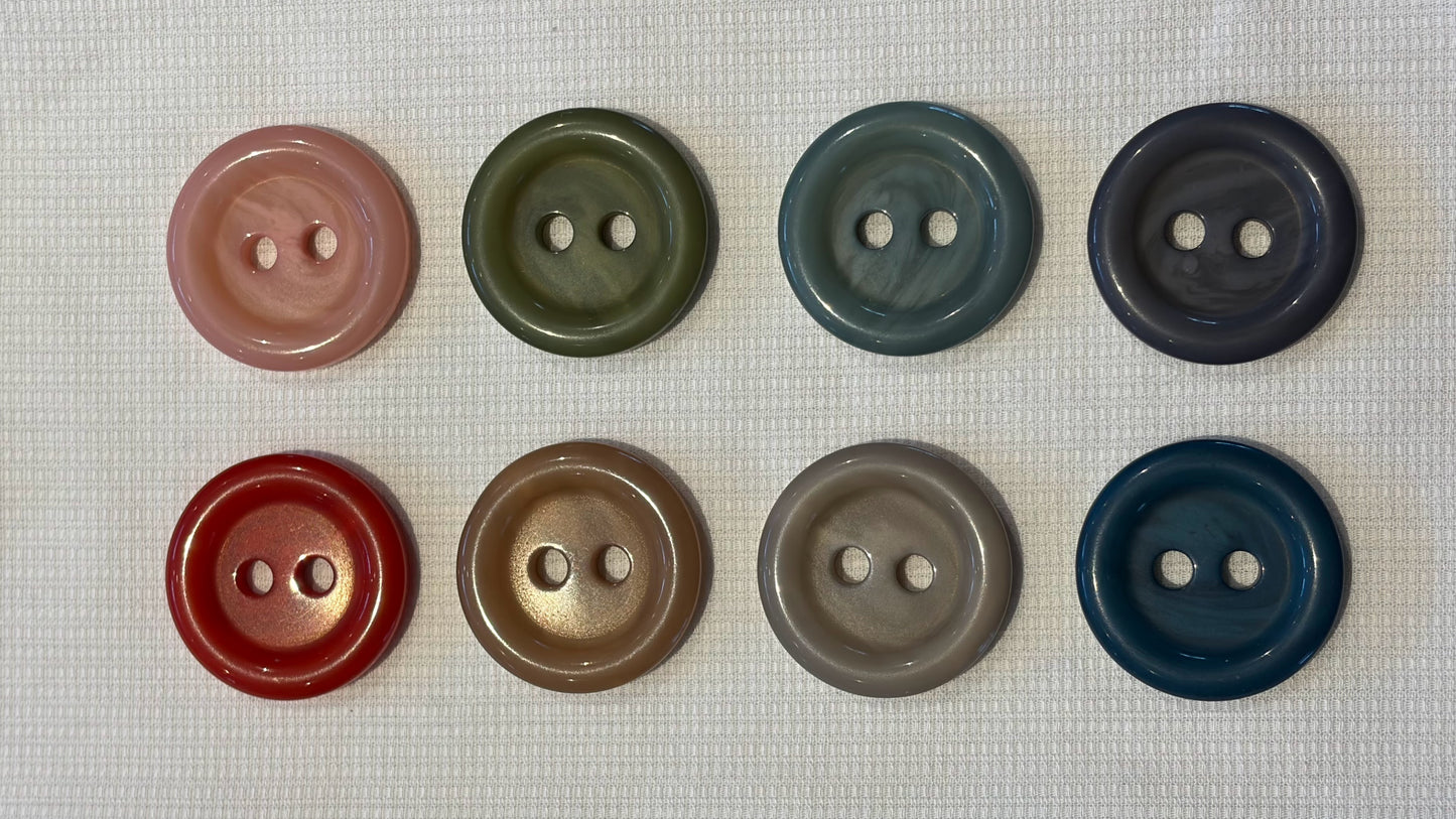 Bouton en résine (deux tailles, plusieurs couleurs)