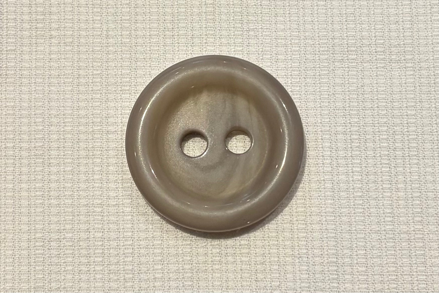 Bouton en résine (deux tailles, plusieurs couleurs)