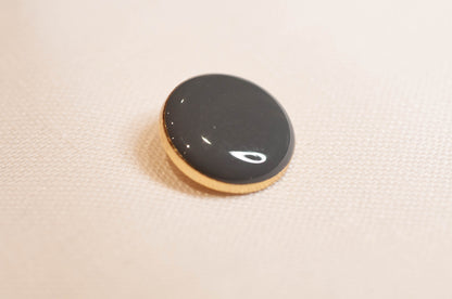 Bouton à queue gris pour vestes et manteaux