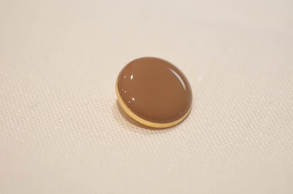 Bouton à queue marron clair pour manteaux et vestes