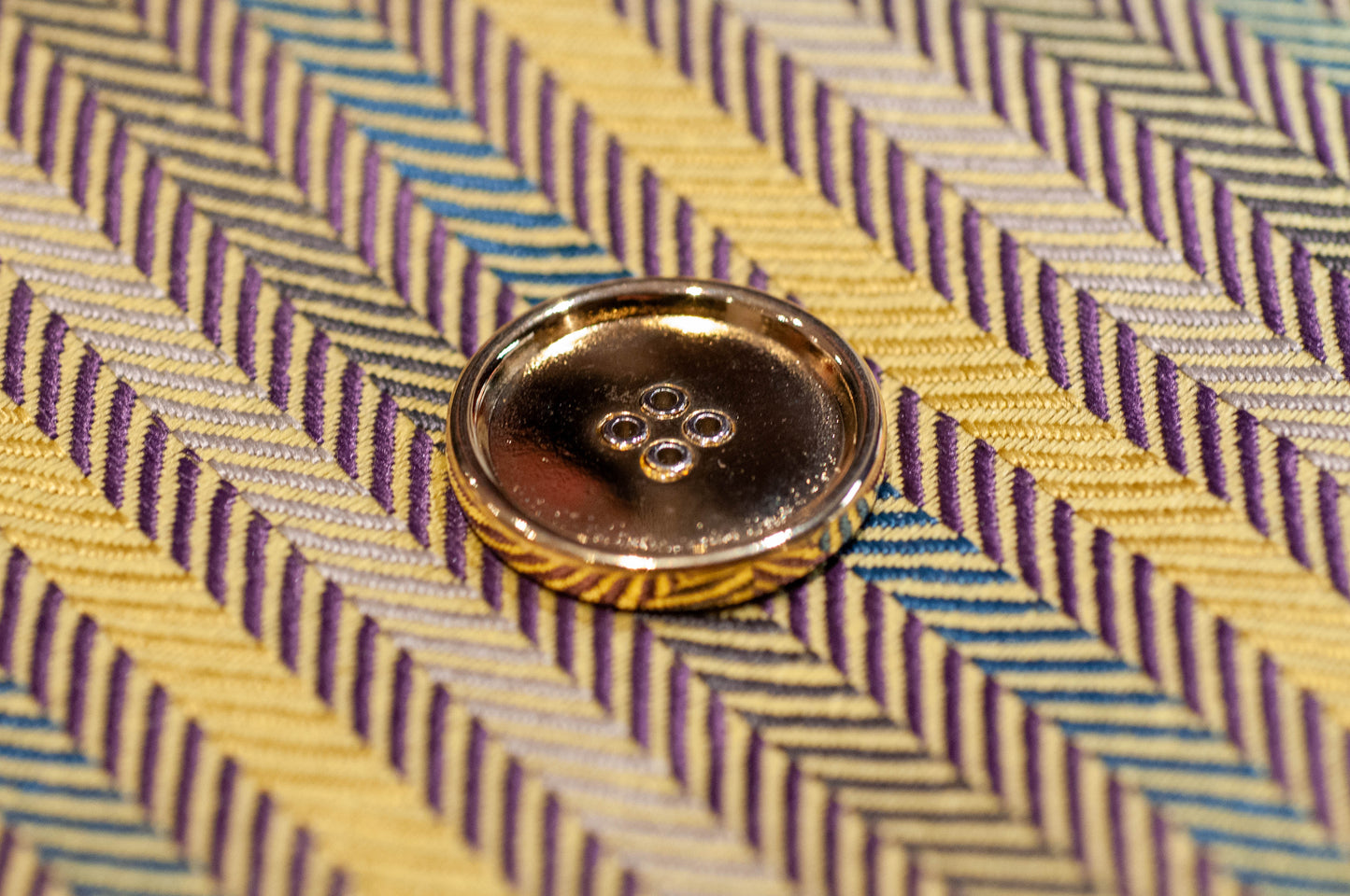 Bouton en métal doré